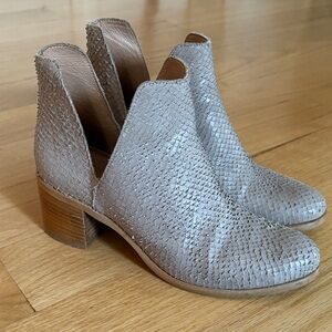 Snake skin textured leather bootie 37/ 6.5